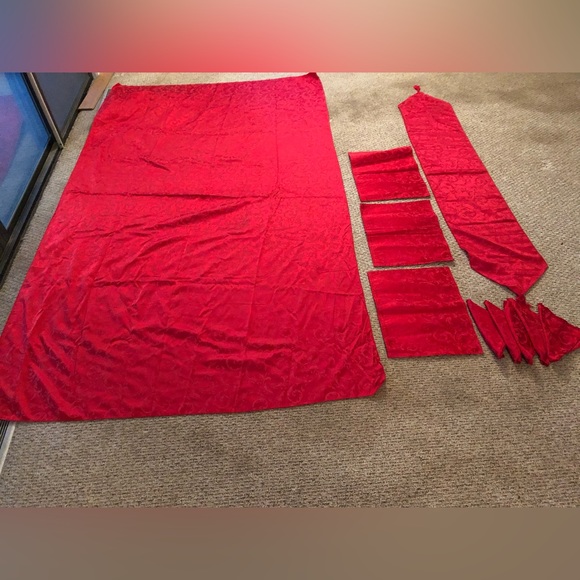 Christmas Holiday Linens Tablecloth Large 57”X101” W/Napkins,Runner, Placemats - Picture 8 of 8